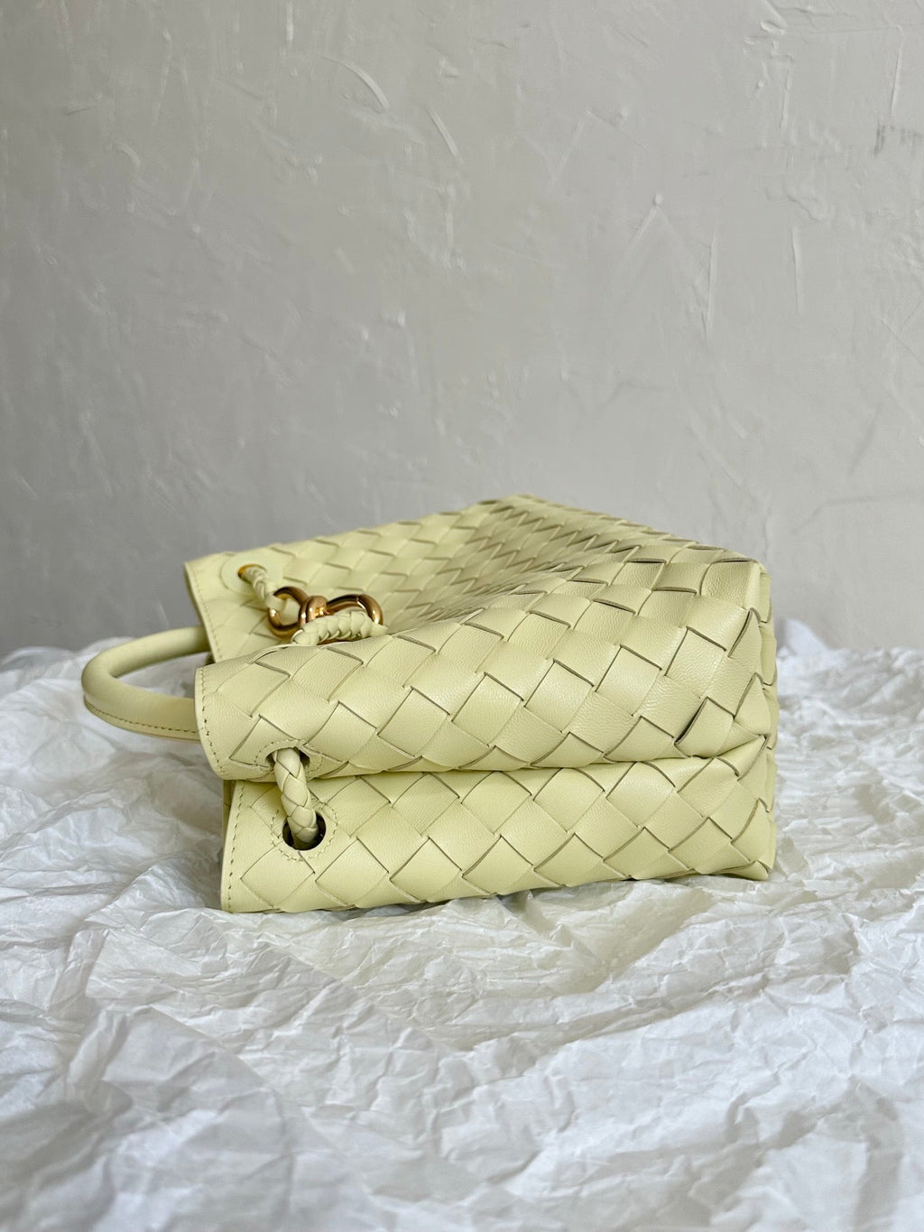 BOTTEGA VENETA SMALL ANDIAMO 25CM LIGHT YELLOW LAMBSKIN