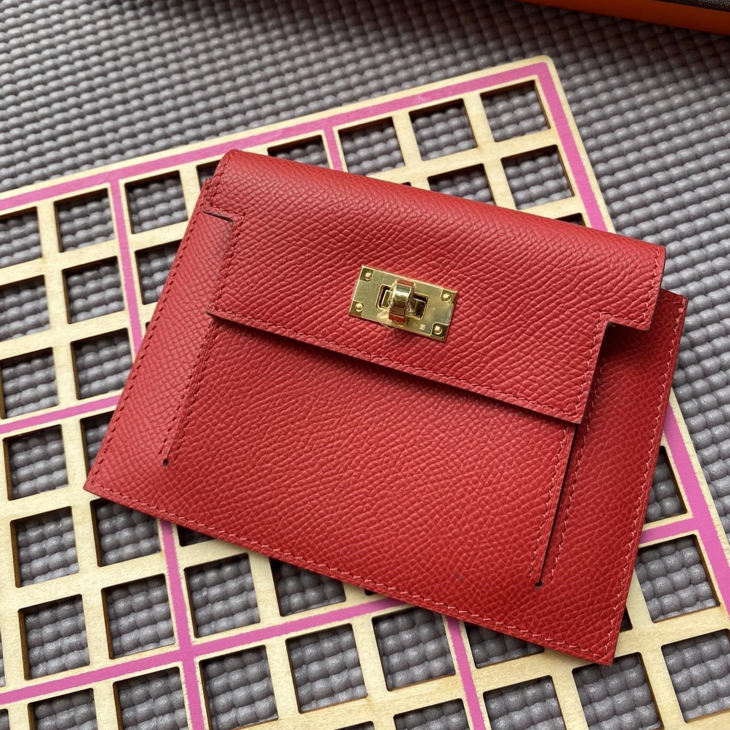HERMES Kelly Pocket 13.5 Red Epsom Ghw