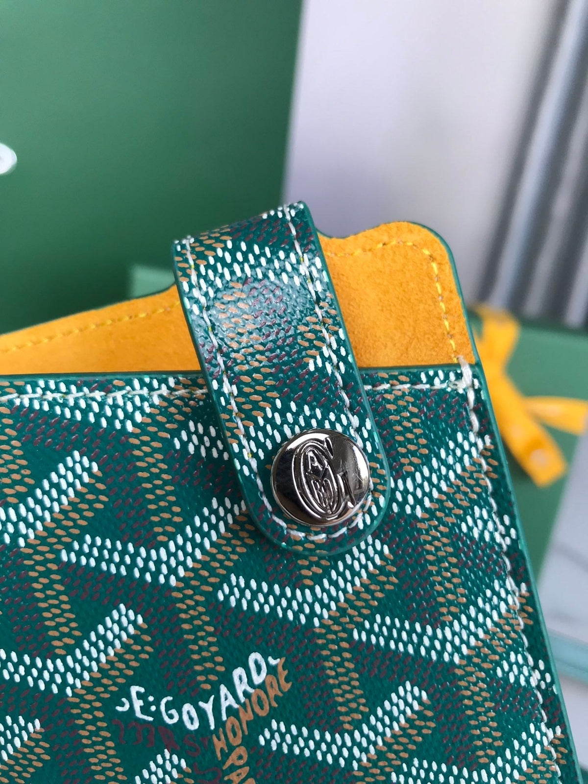 MONTMARTRE GM CASE 18 IN GREEN GOYARDINE CANVAS