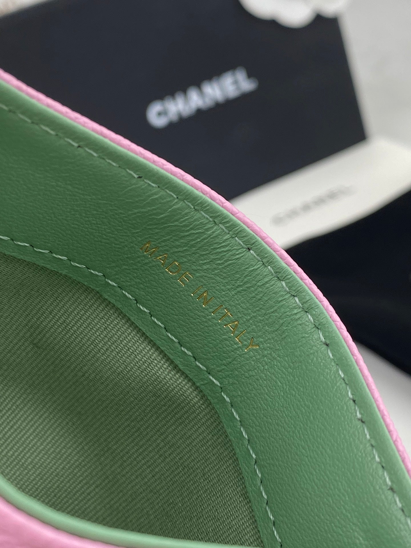 CHANEL CARD HOLDER 19.5 PINK GRAINED CALFSKIN GOLD ICON