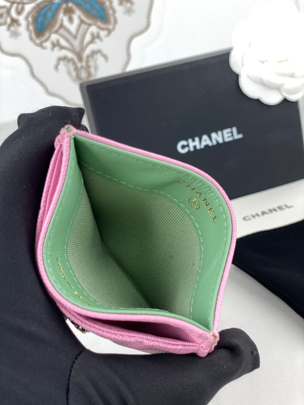 CHANEL CARD HOLDER 19.5 PINK GRAINED CALFSKIN GOLD ICON