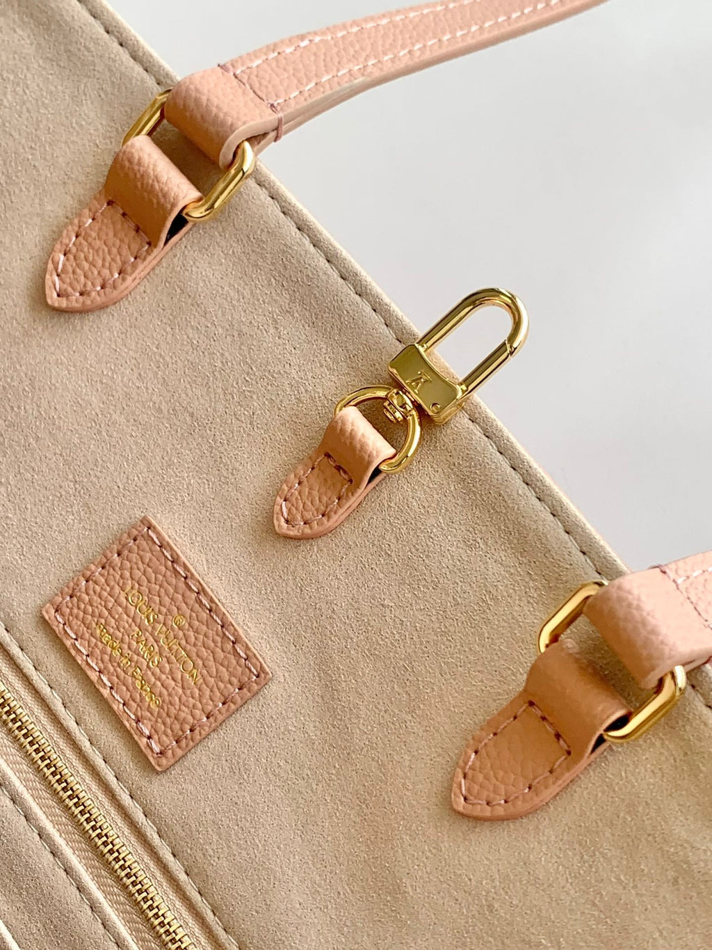 LOUIS VUITTON ONTHEGO MM 35CM LIGHT PINK WHITE