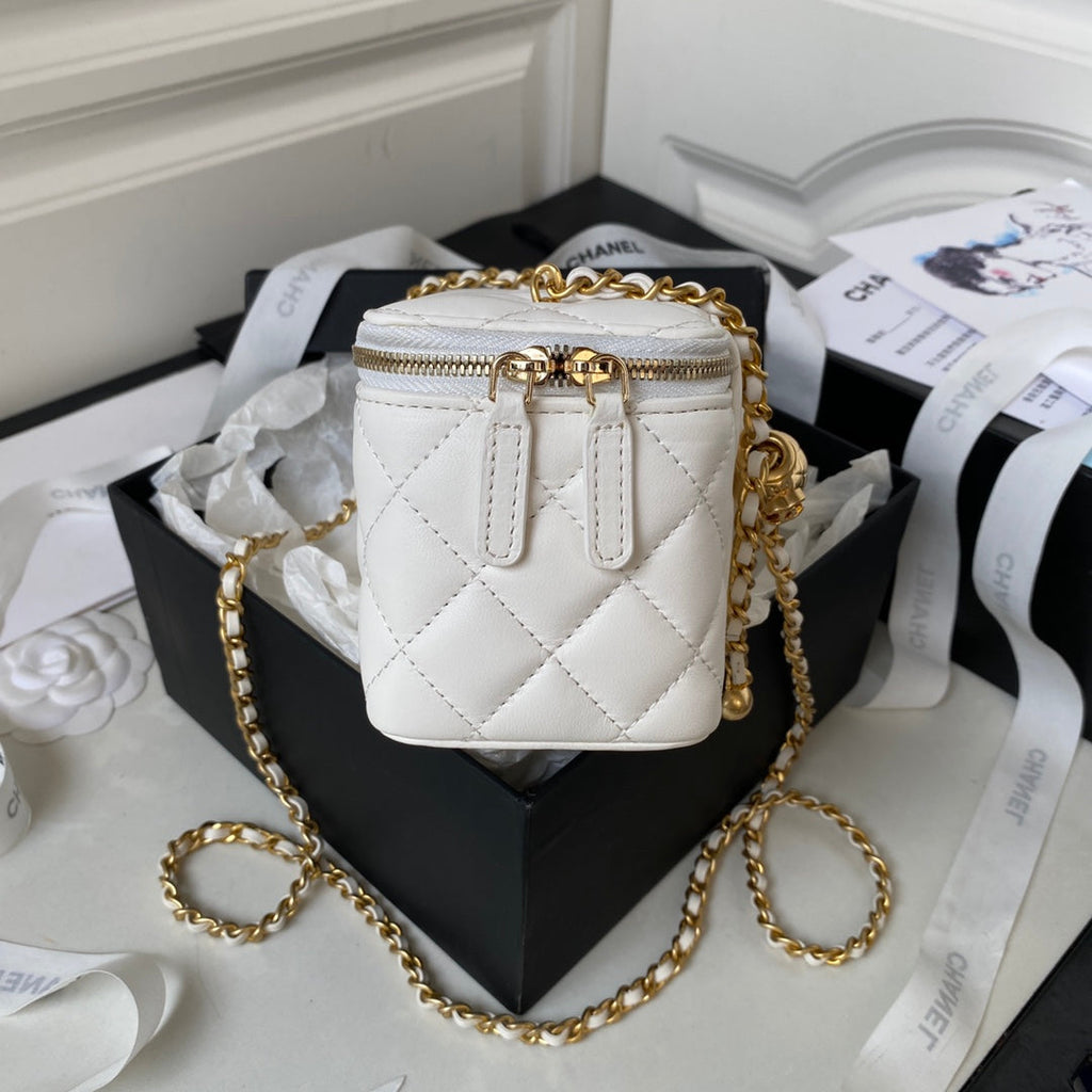 CHANEL SMALL VANITY CASE 17 IN WHITE CALFSKIN GOLD HARDWARE
