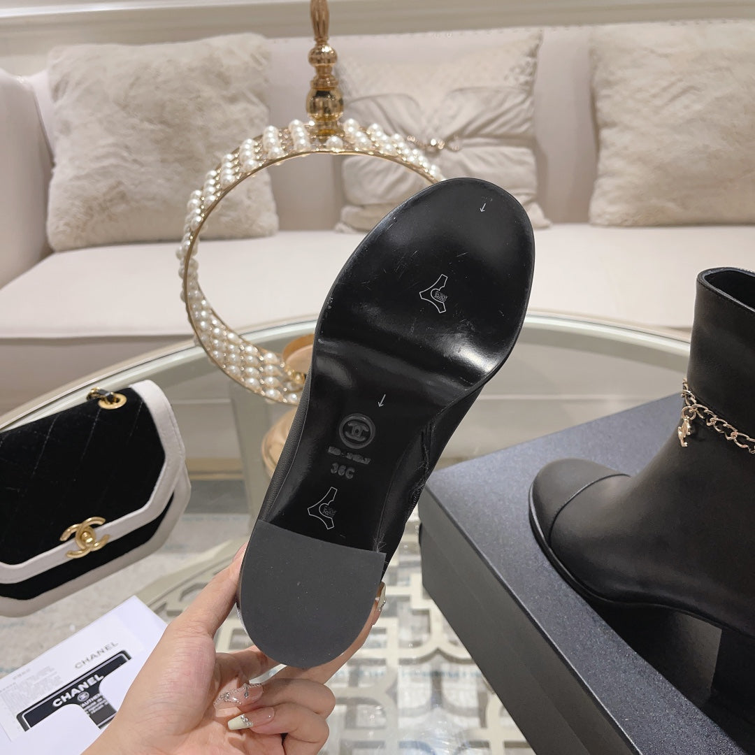CHANEL MID-HEEL ANKLE BOOTS IN BLACK SMOOTH CALFSKIN