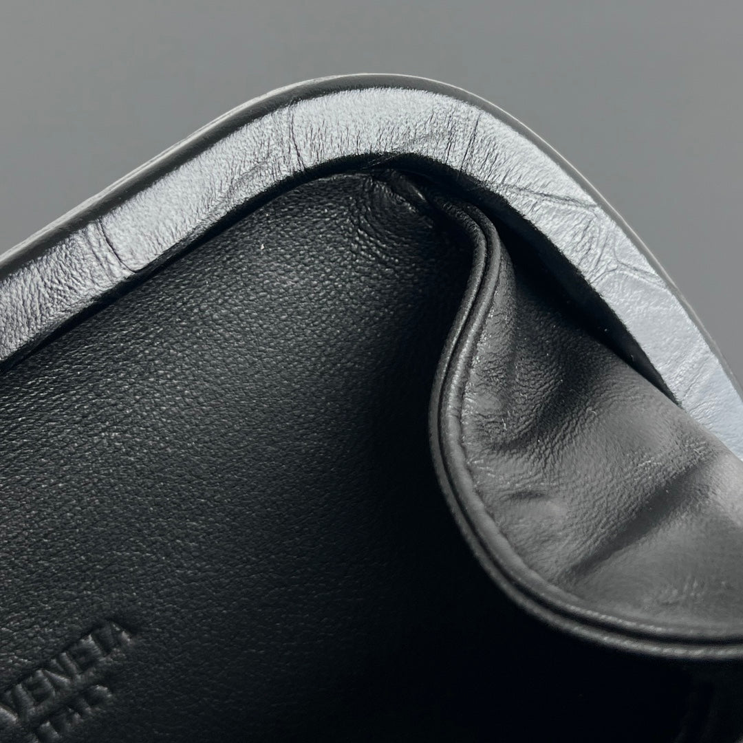 KNOT 19 IN BLACK CROCODILE PATTERN CALFSKIN
