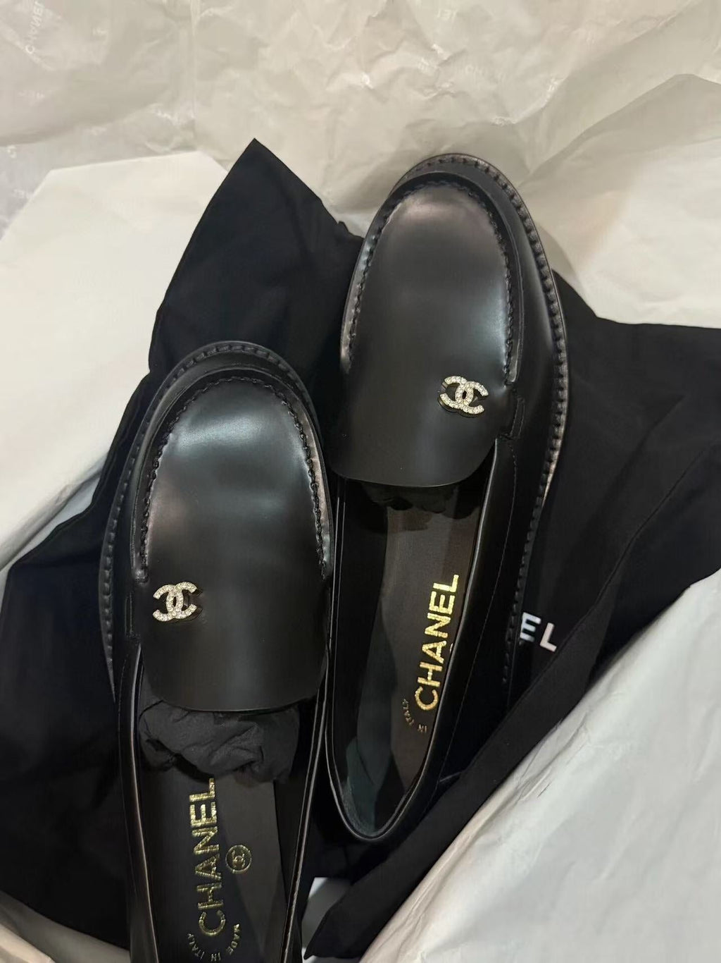 CHANEL MOASINS 2025 IN BLACK CALFSKIN