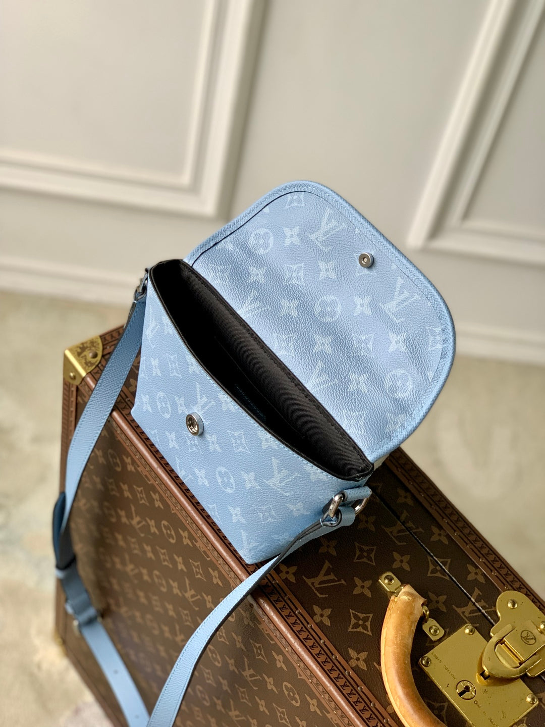 LOUIS VUITTON PULSE MESSENGER 22.5 IN BLUE MONOGRAM COATED CANVAS AND CALFSKIN