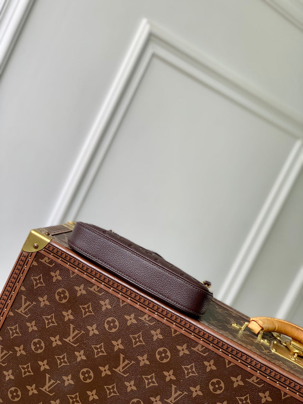 LOUIS VUITTON EASY POUCH ON STRAP 19 IN DARK BROWN MONOGRAM EMBOSSED LOGO CALFSKIN