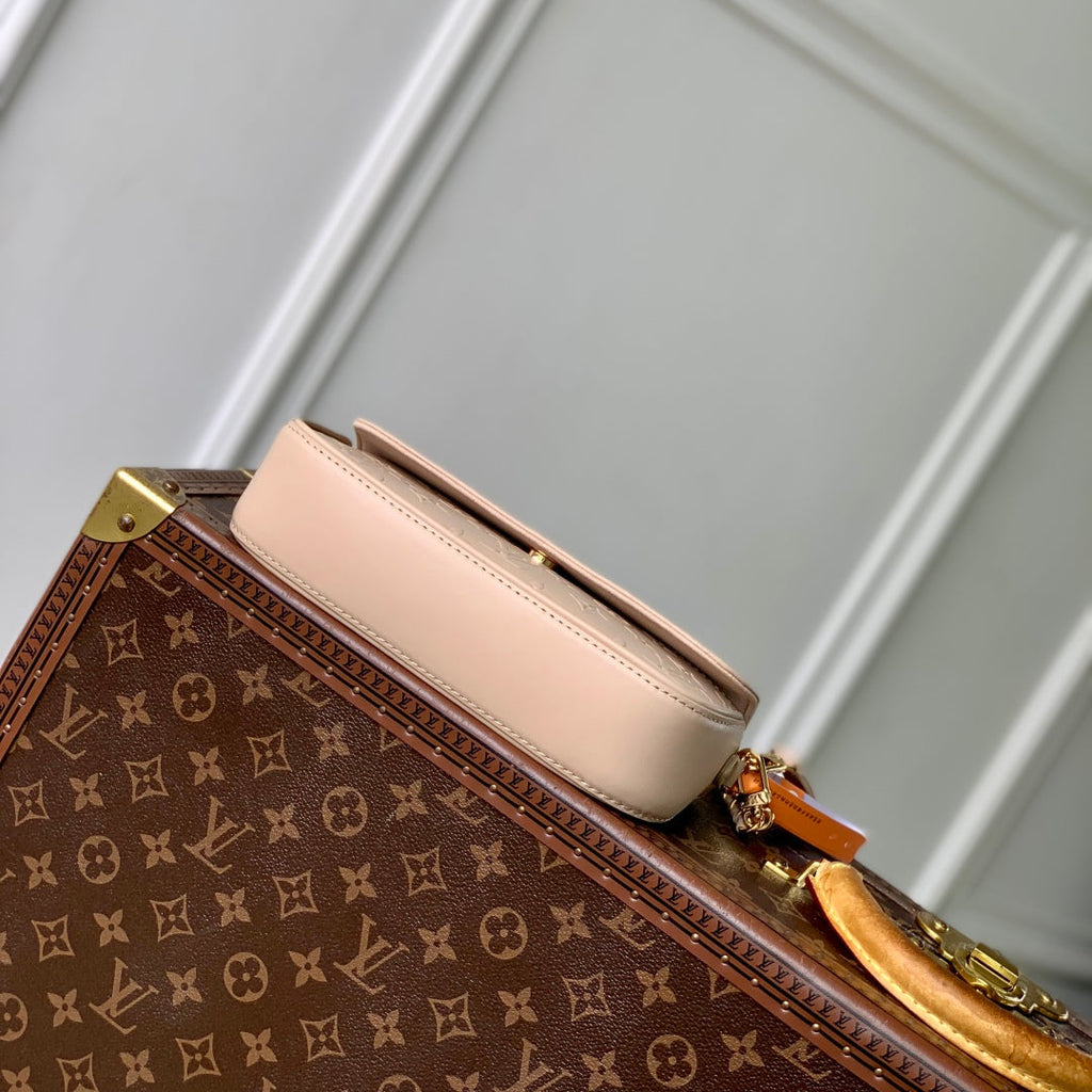 LOUIS VUITTON WALLET ON CHAIN IVY 23 IN BEIGE MONOGRAM REVERSE CANVAS EMBOSSED LOGO