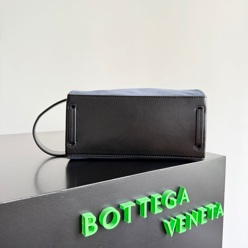 BOTTEGA VENETA 25S TOKYO SMALL WASHBAG 20 IN SHADOW NYLON
