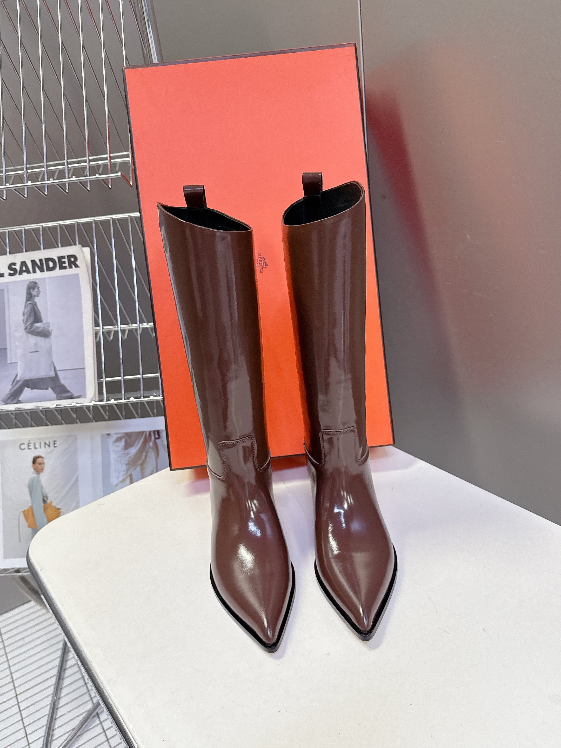 HERMES 25S POINTED-TOE KNEE-HIGH BOOTS IN BROWN GLOSSY LAMBSKIN