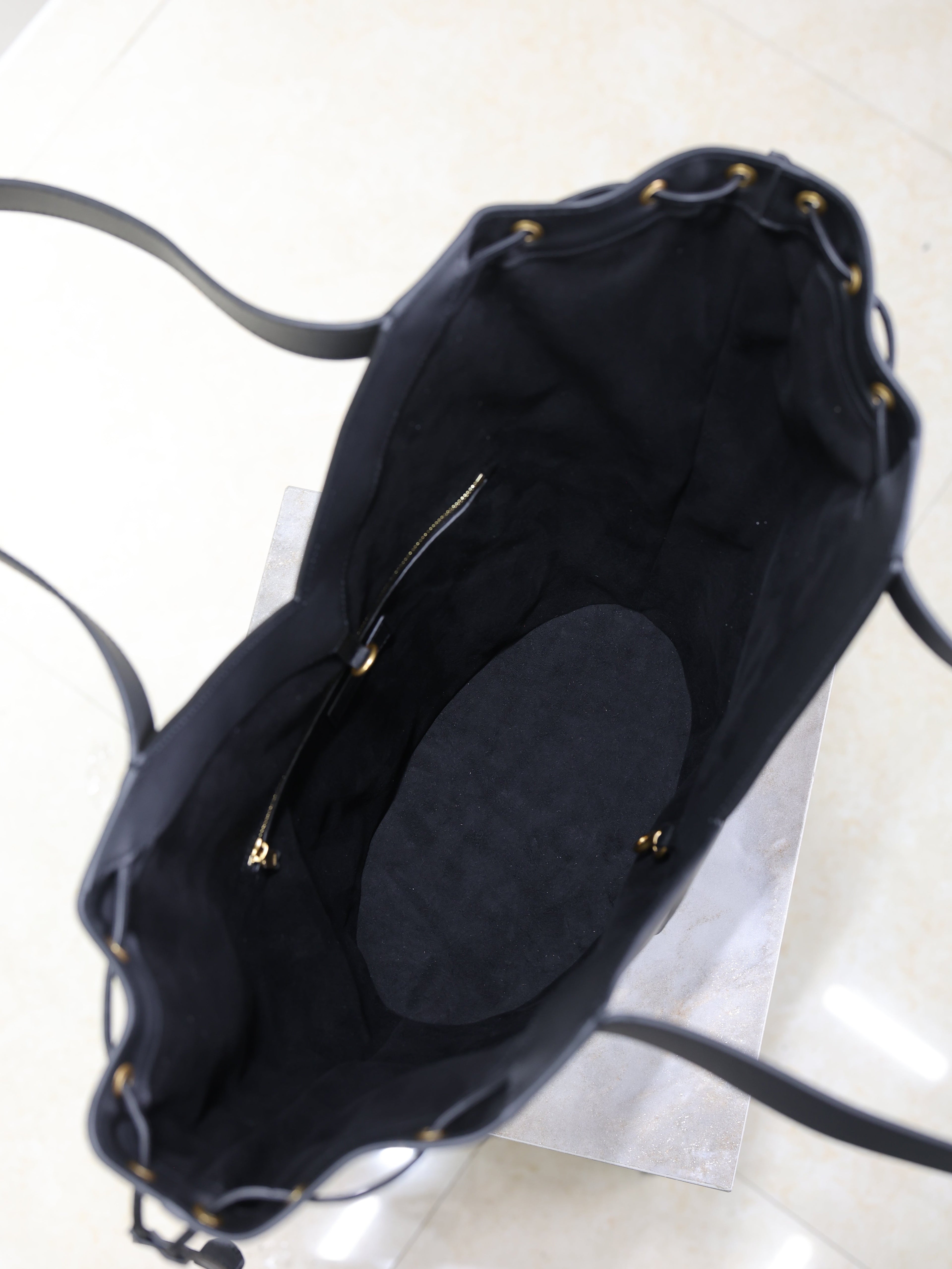 YSL 25S Y LARGE HOBO 50 IN BLACK CALFSKIN GOLD HARDWARE