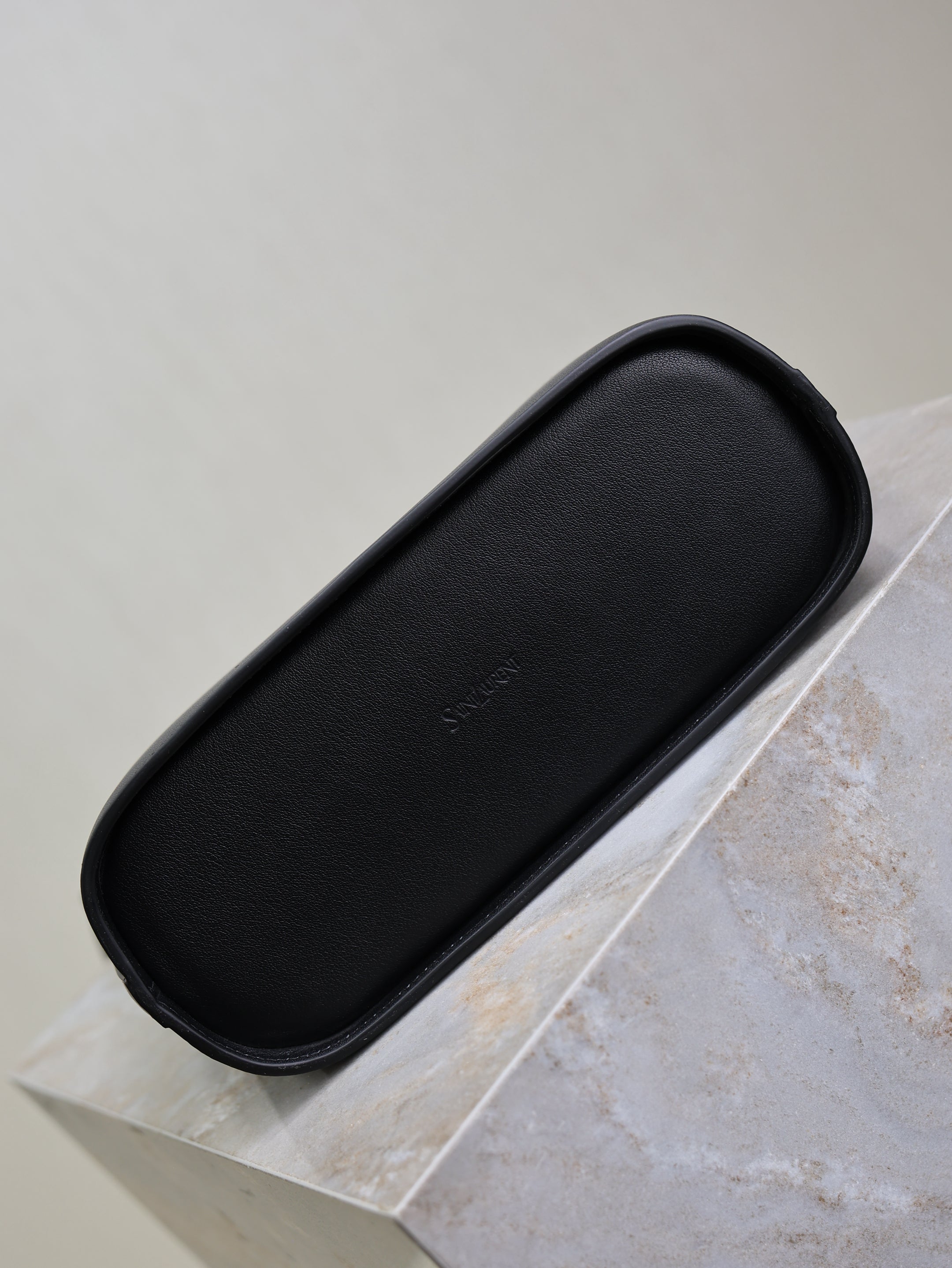 YSL 25S Y SMALL BUCKET 29 IN BLACK CALFSKIN GOLD HARDWRE