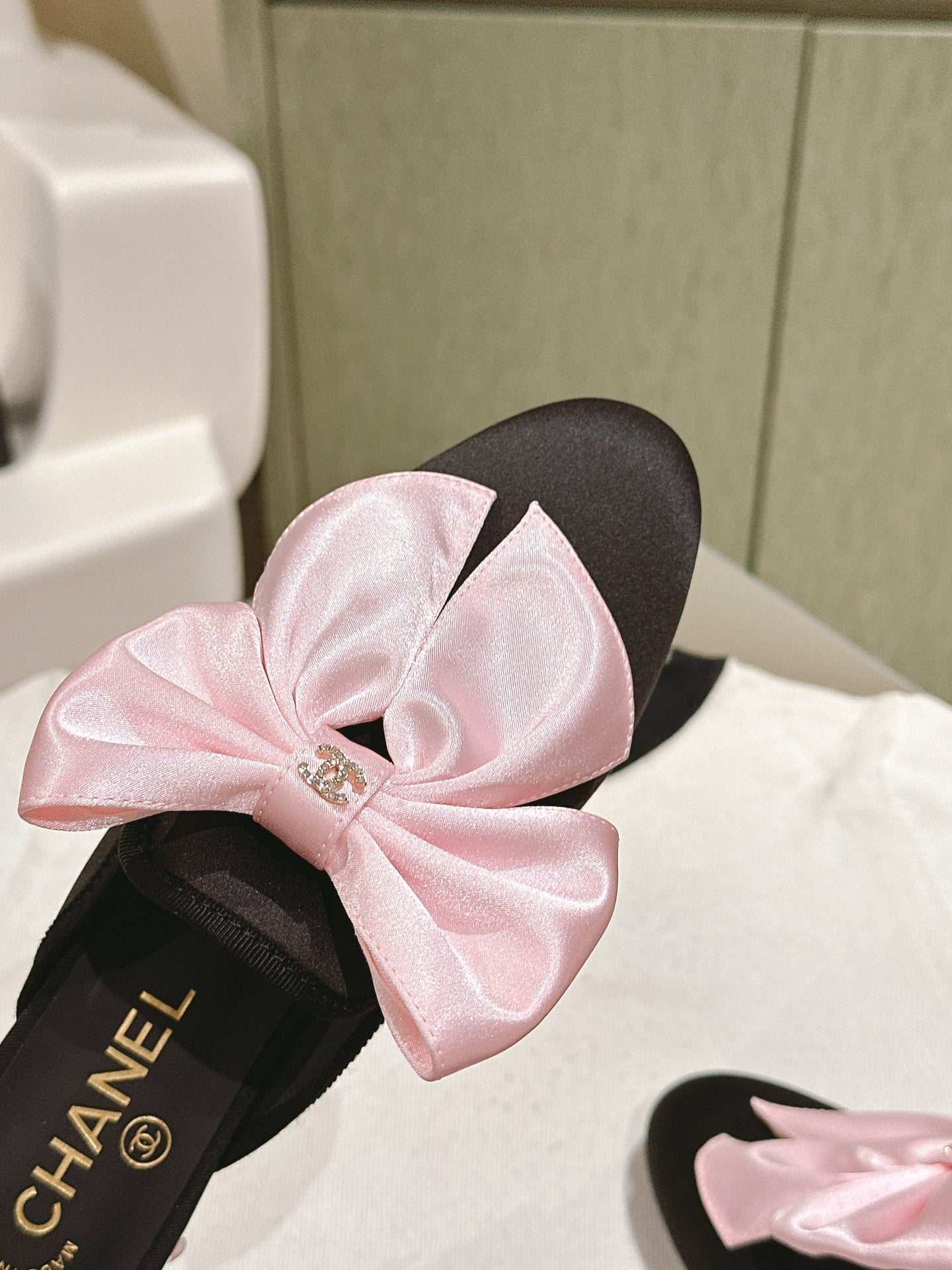 CHANEL MULE WITH SILK LIGHT PINK BOW AND BLACK LAMBSKIN