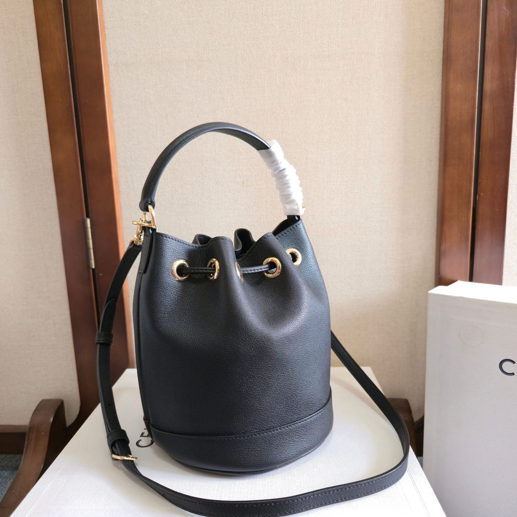 CELINE 25S CLARA BAG 19 IN BLACK CALFSKIN GOLD HARDWARE