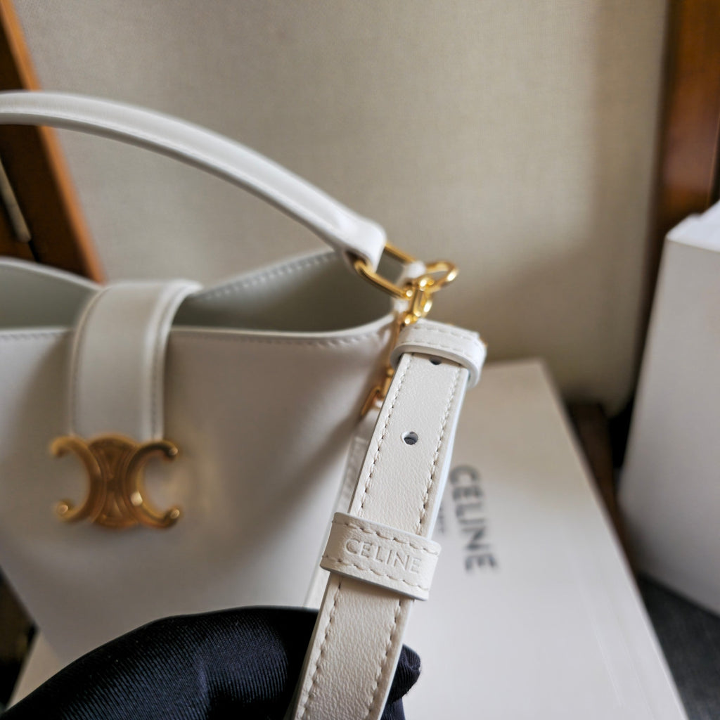 CELINE 25S LOUISE BAG 19MM IN WHITE CALFSKIN GOLD HARDWARE