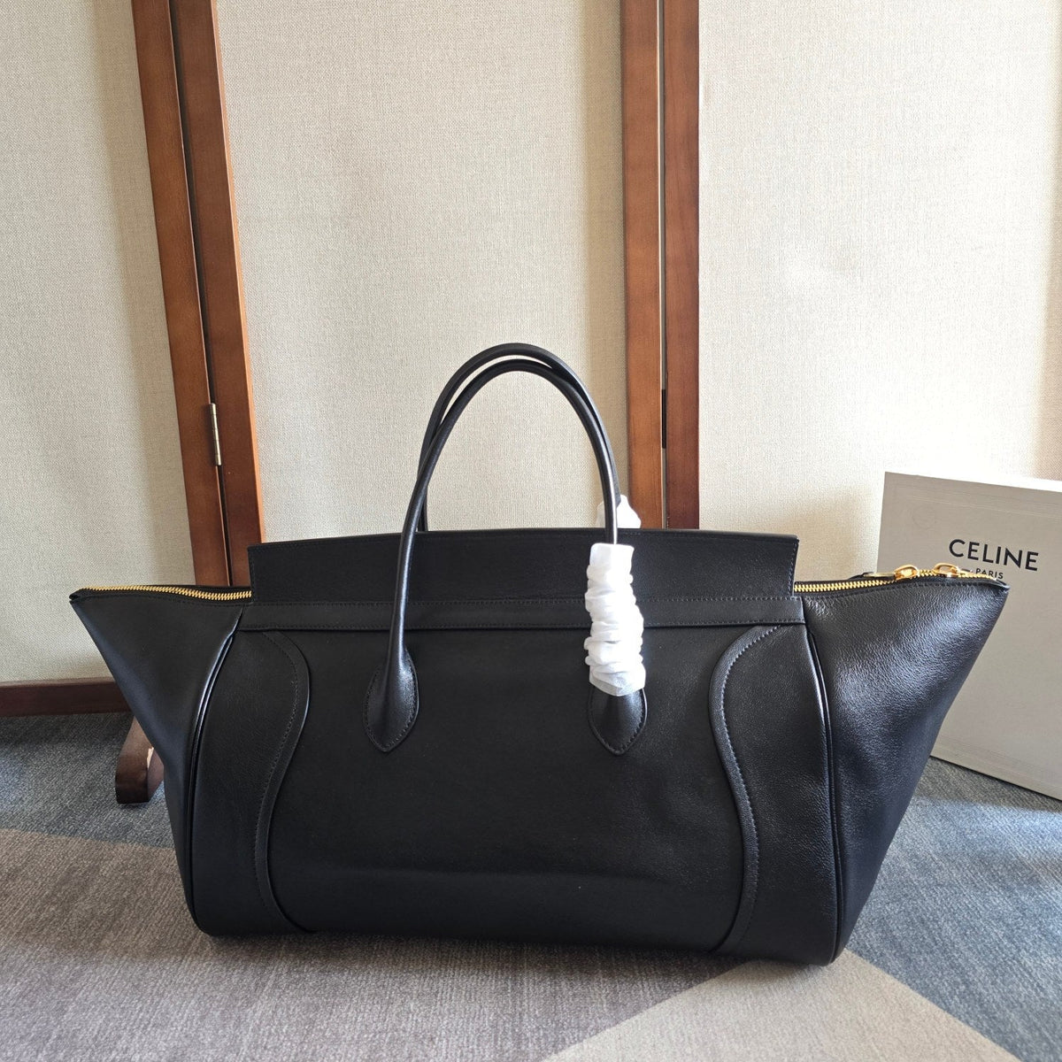CELINE 25S MEDIUM SMILING NEW LUGGAGE 44MM IN BLACK SUPPLE SHINY LAMBSKIN