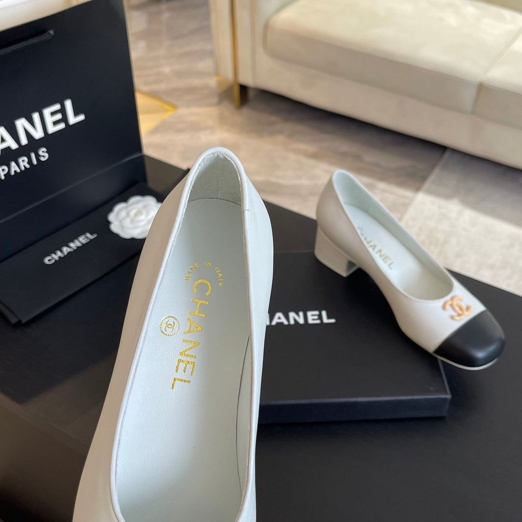 CHANEL PUMP WHITE MIX BLACK CALFSKIN