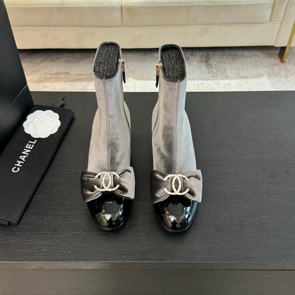 CHANEL SHORT BOOTS IN DOLPHIN GRAY VELVET AND BLACK LAMBSKIN