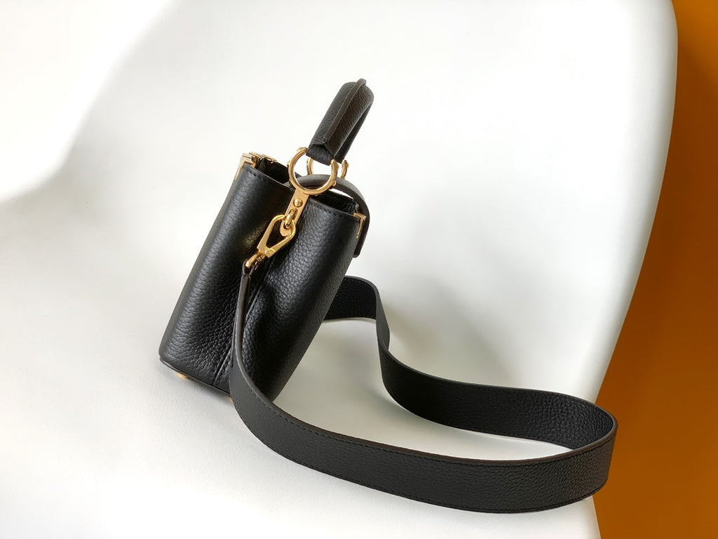 LOUIS VUITTON CAPUCINES MM BAG 21 IN BLACK TAURILLON COWHIDE GOLD HARDWARE