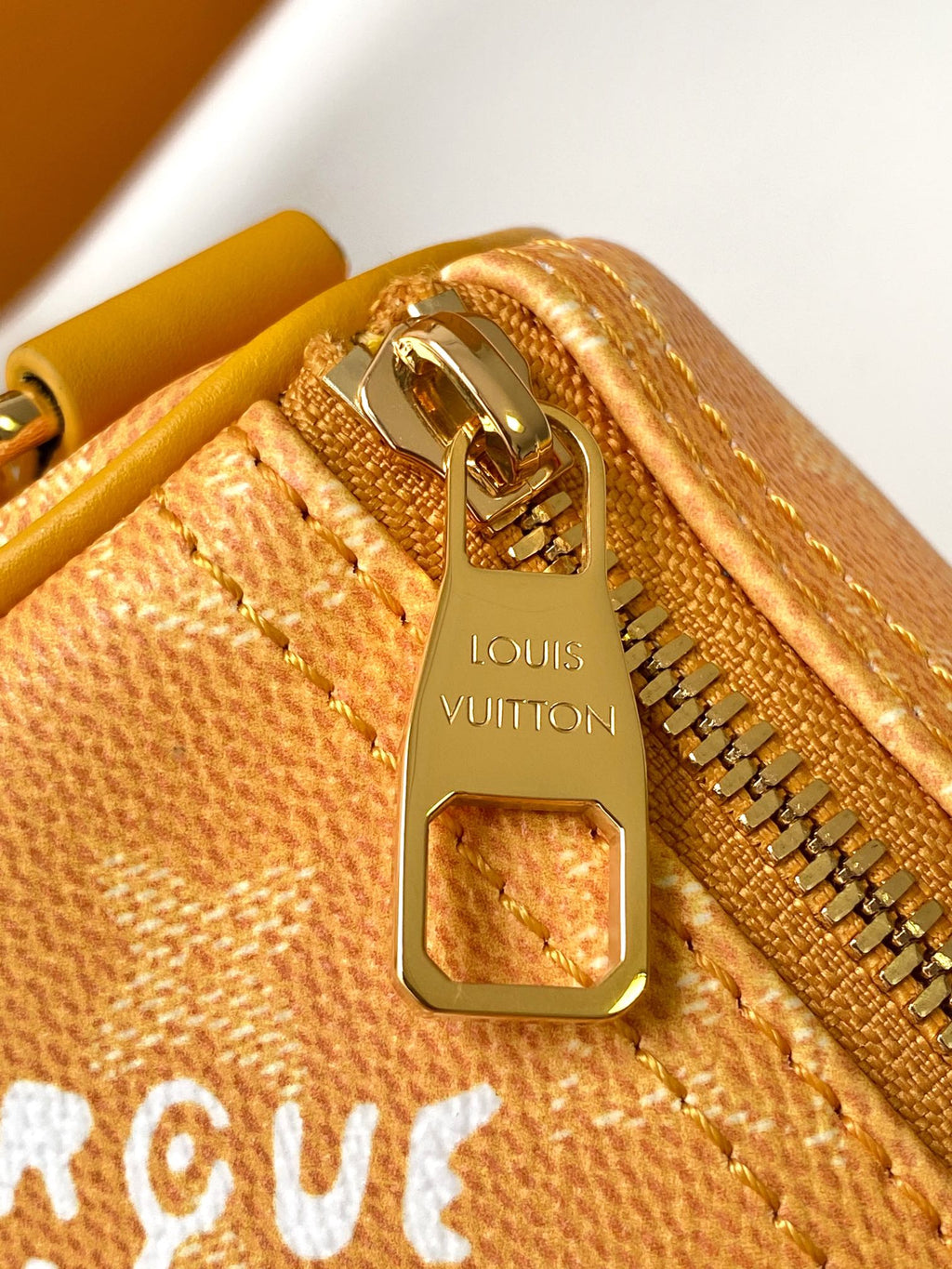 LOUIS VUITTON KEEPALL BANDOULIÈRE 25 IN ORANGE MONOGRAM HERITAGE CANVAS