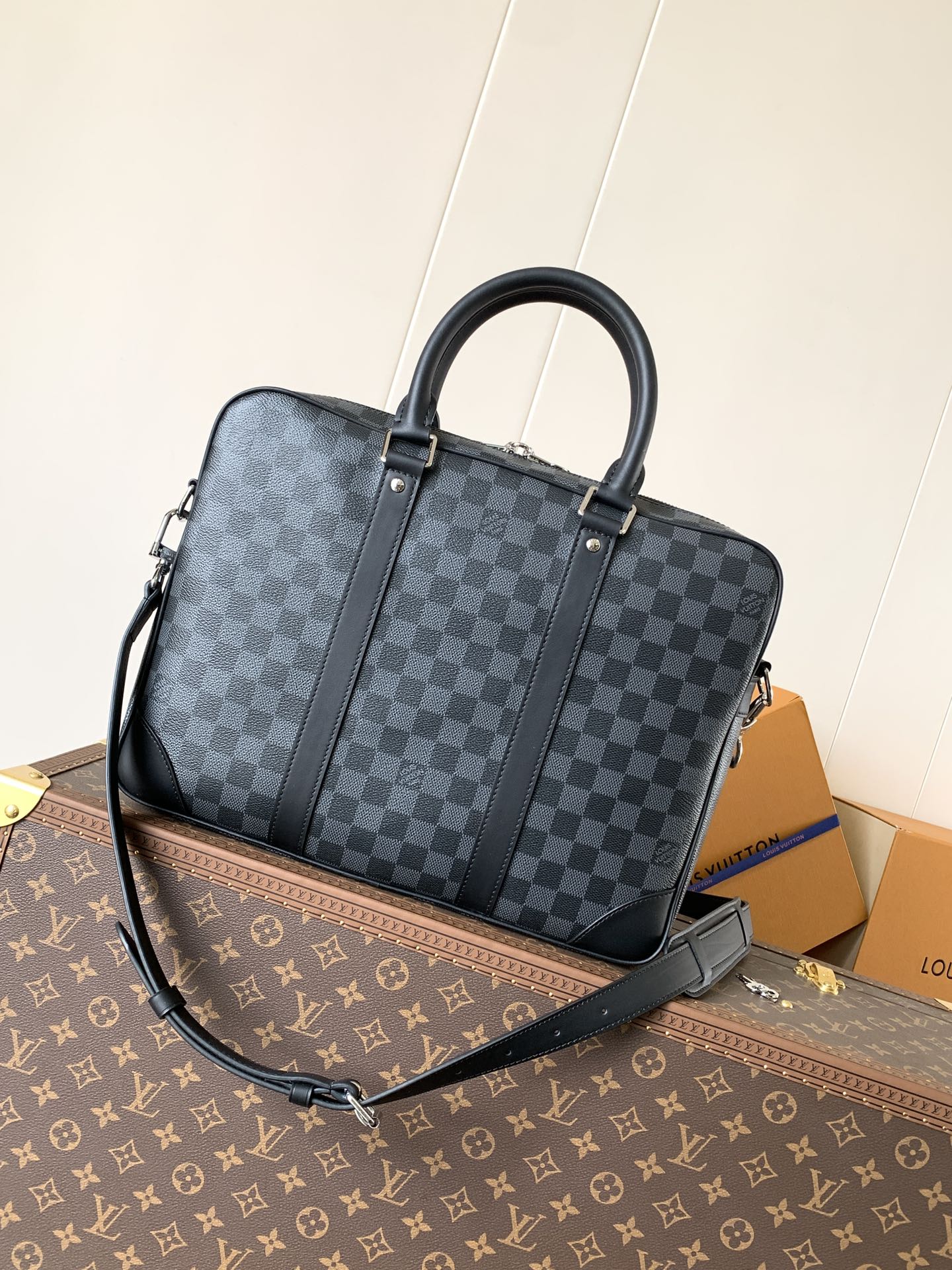 LOUIS VUITTON PORTE- DOCUMENTS VOYAGE NM HANDBAG 36 IN BLACK DAMIER GRAPHITE CANVAS