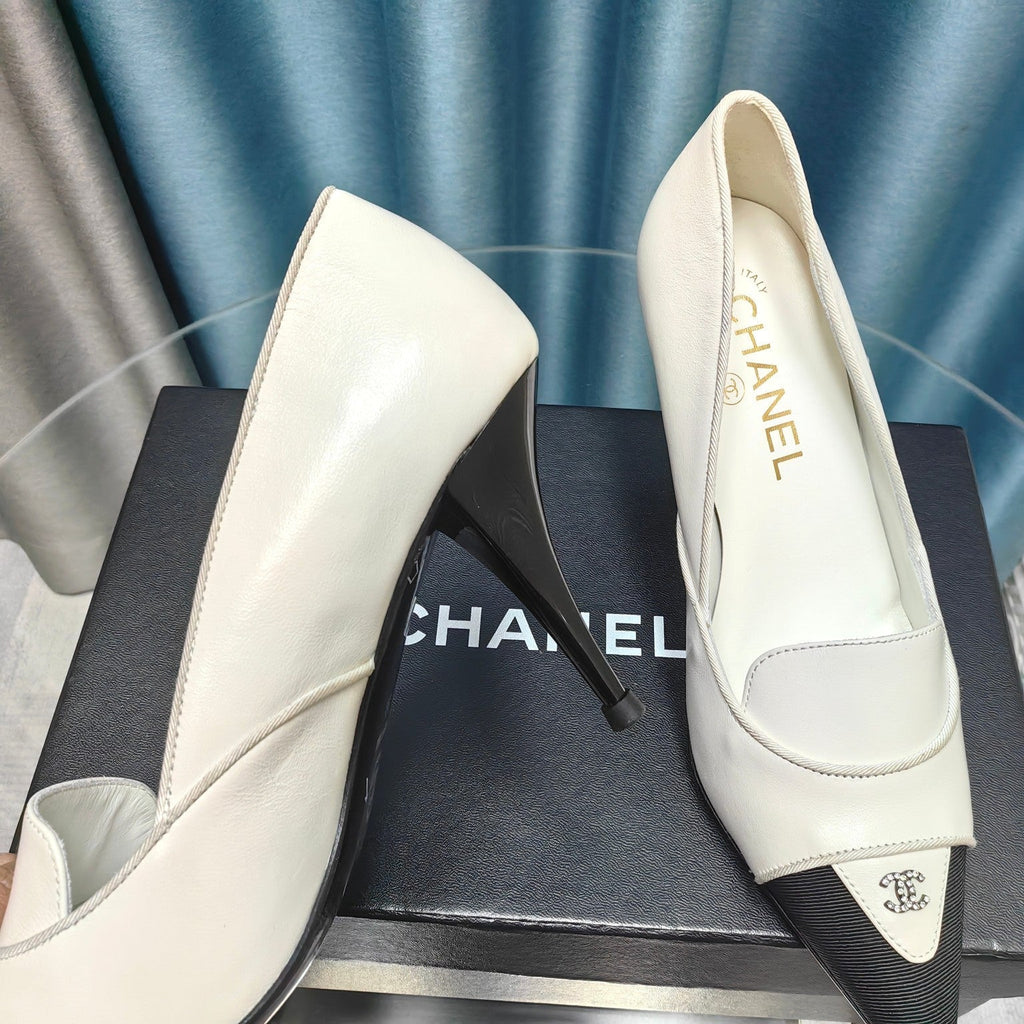 CHANEL HIGH HEELS IN WHITE MIX BLACK SHEEPSKIN