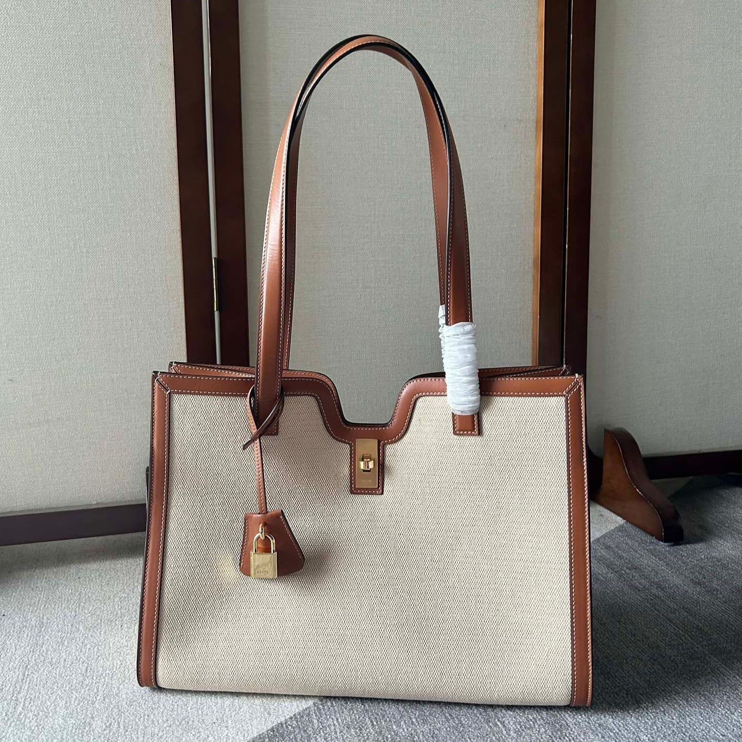 CELINE CABAS 37 IN WHITE CANVAS AND BRONZE BROWN CALFSKIN TRIM GOLD LOCK