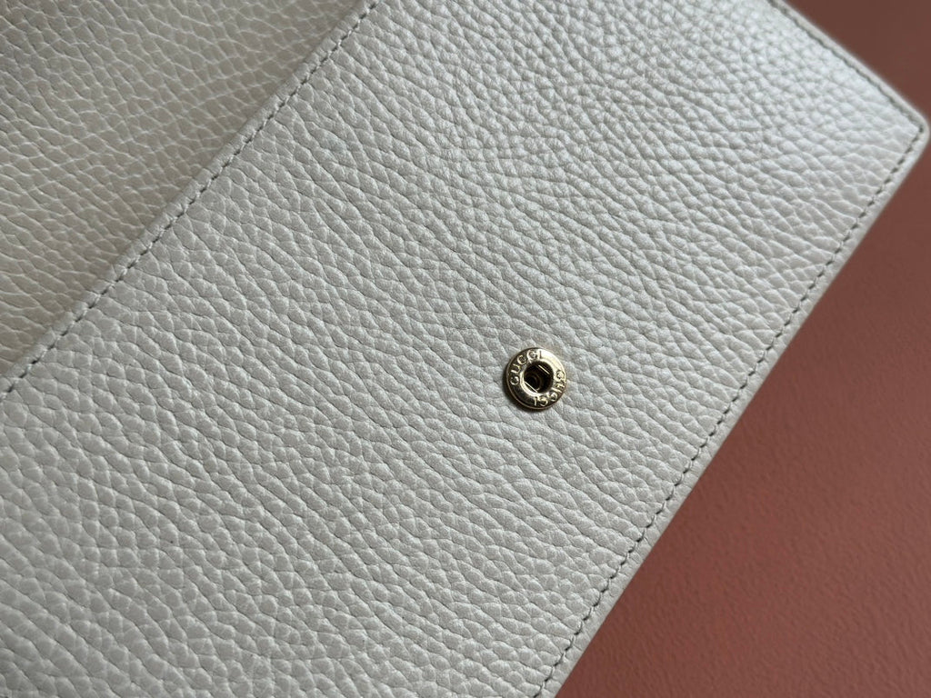 GUCCI INTERLOCKING WOC 20 IN WHITE GRAINY CALFSKIN GOLD HARDWARE
