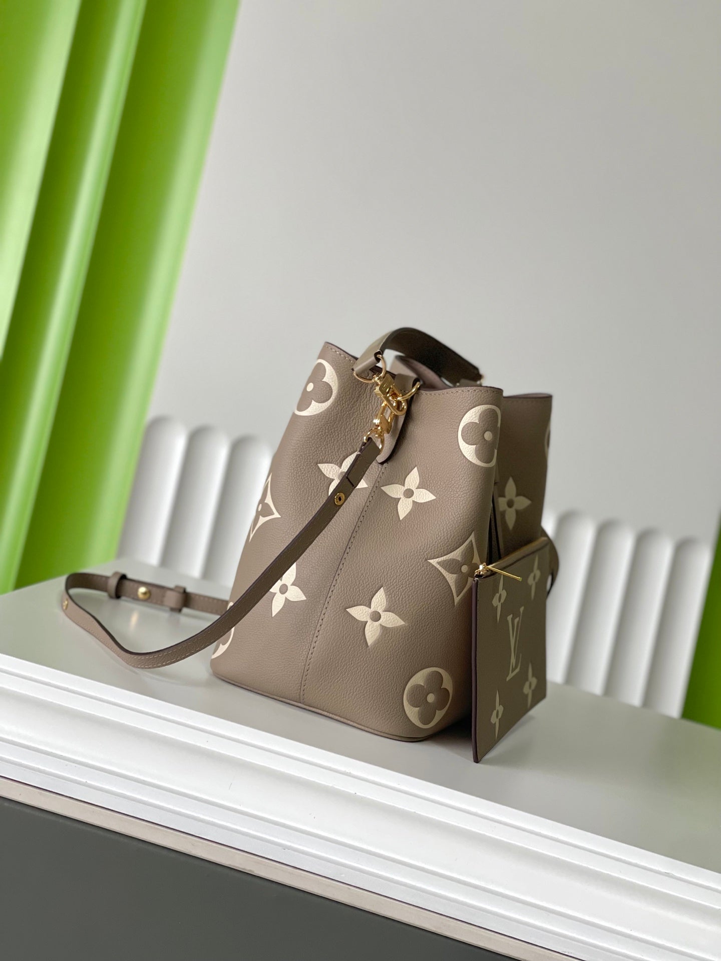 LOUIS VUITTON CRAFTY NEONOE 26 IN BROWN AND CREAM BICOLOR EMPREINTE CALFSKIN