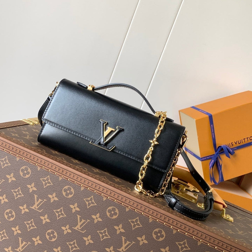 LOUIS VUITTON WALLET ON CHAIN CAPUCINES 23 IN BLACK SMOOTH CALFSKIN GOLD HARDWARE