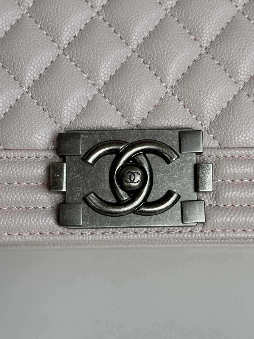 CHANEL BOY BAG MEDIUM 25 IN PINK NUDE CALFSKIN