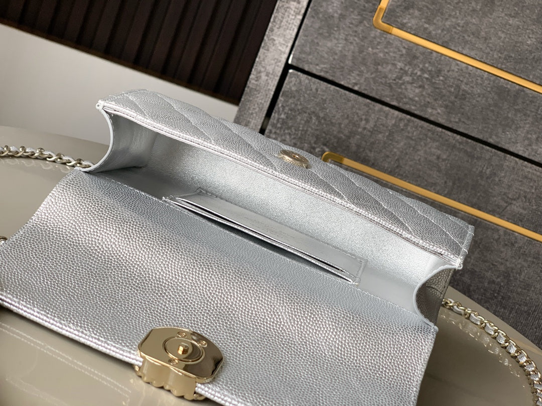 CHANEL 25S KELLY BAG 18 IN SILVER CAVIAR LEATHER WITH GOLD HARDWARE STYLE 2