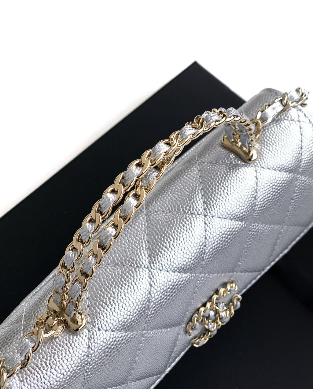 CHANEL 25S KELLY BAG 18 IN SILVER CAVIAR LEATHER WITH GOLD HARDWARE STYLE 2