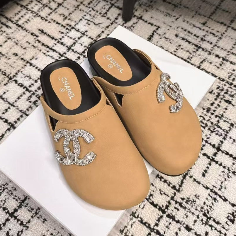 CHANEL FLAT MULE IN SEPIA BEIGE CALFSKIN