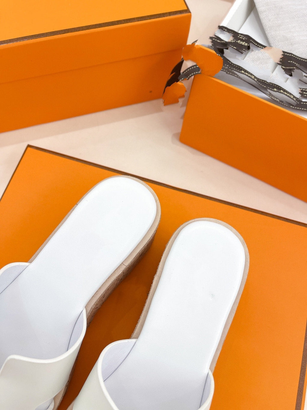 HERMES Eze 30 Sandal White