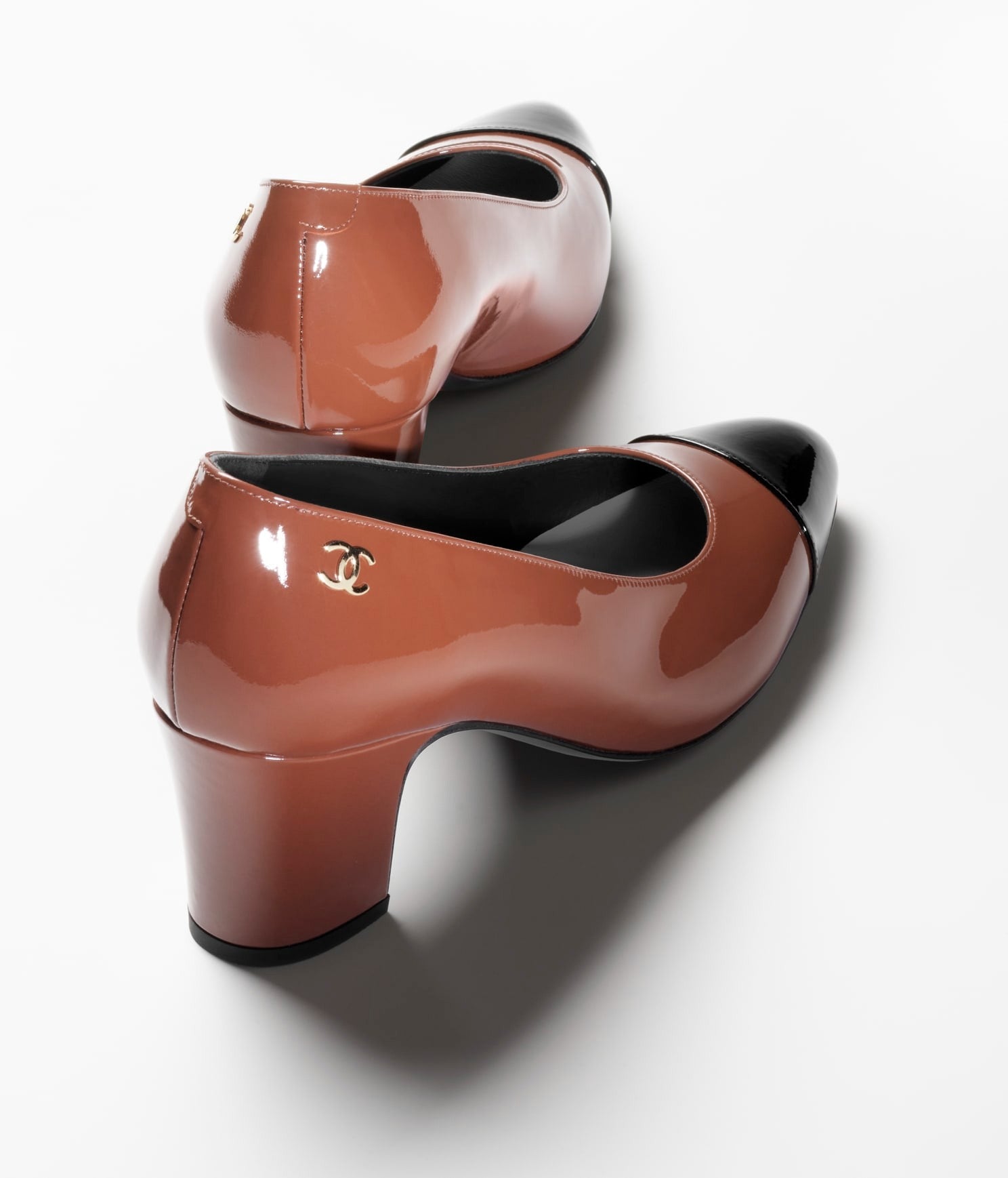 CHANEL PUMPS LIGHT BROWN BLACK PATENT CALFSKIN